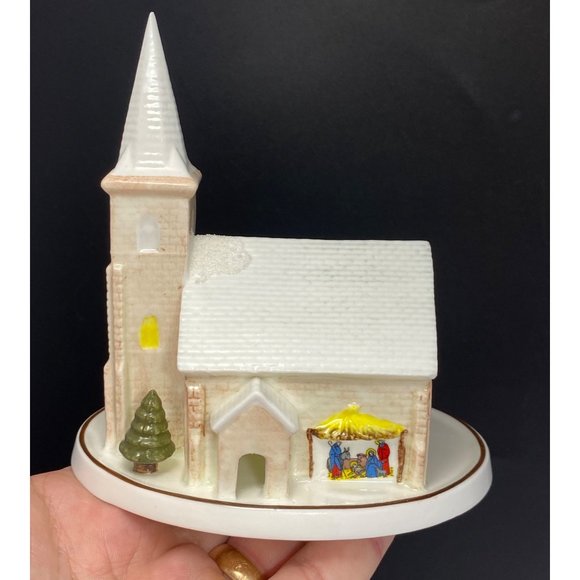 Coalport The Christmas Church Fine Bone China Made in England 5 x 5 in - Picture 6 of 7
